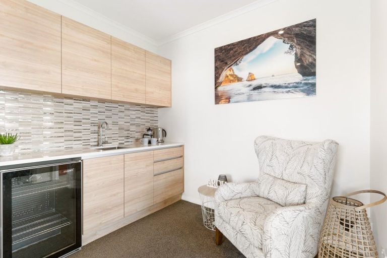 Photo of property in 69 Maka Terrace, Orewa, 0931