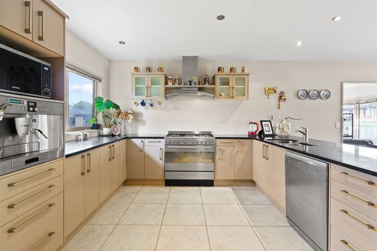 Photo of property in 28a Wairere Road, The Gardens, Auckland, 2105