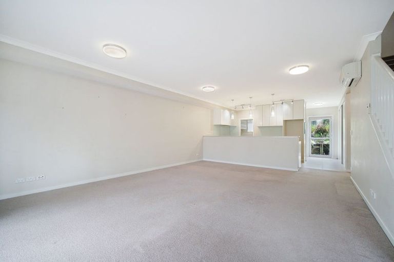Photo of property in 33 Landmark Terrace, Orewa, 0931
