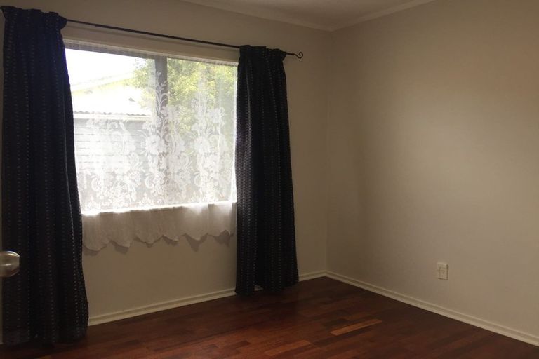 Photo of property in 103 Bruce Mclaren Road, Henderson, Auckland, 0612
