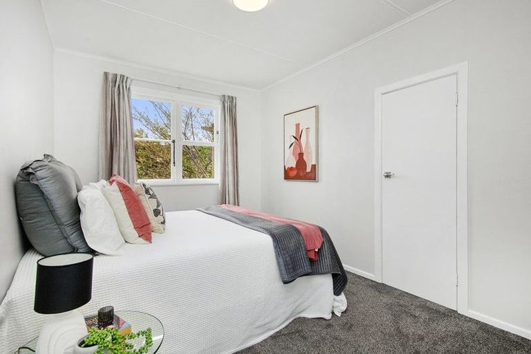 Photo of property in 49 Taylor Terrace, Tawa, Wellington, 5028