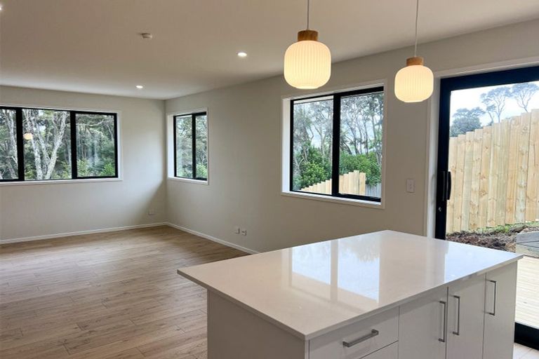 Photo of property in 11 Ti Tree Lane, Stanmore Bay, Whangaparaoa, 0932