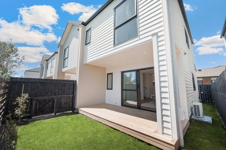 Photo of property in 6/18 Albert Road, Kelston, Auckland, 0602