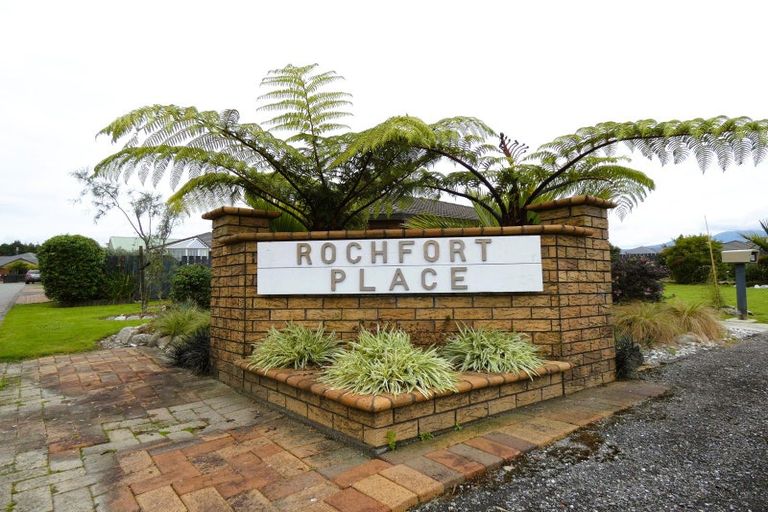 Photo of property in 5 Rochfort Place, Westport, 7825