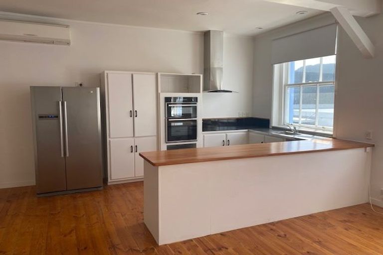 Photo of property in 2u1 King Street, Mount Cook, Wellington, 6021