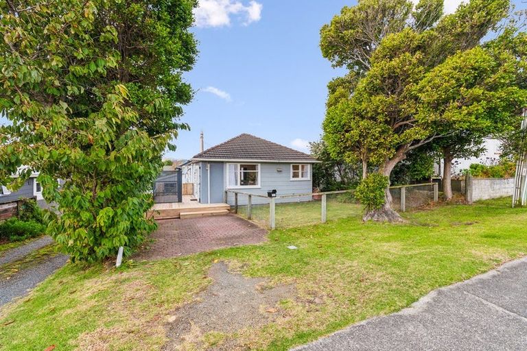 Photo of property in 105 Seaview Road, Paraparaumu Beach, Paraparaumu, 5032