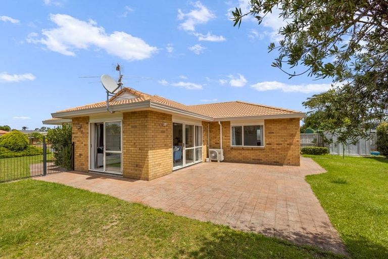 Photo of property in 88 Lakeside Drive, Orewa, 0931