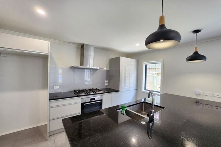 Photo of property in 1a Te Reinga View, Tawa, Wellington, 5028