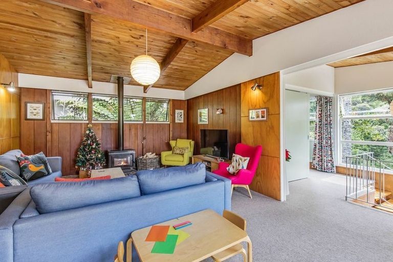 Photo of property in 25 Kopiko Road, Titirangi, Auckland, 0604