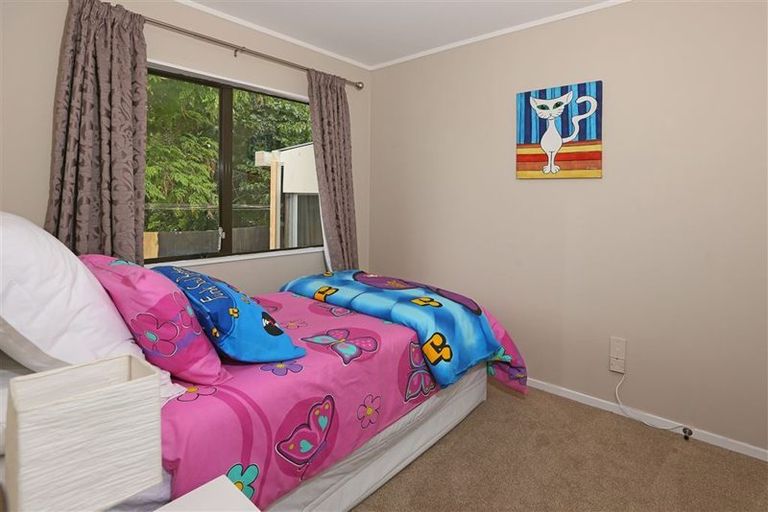 Photo of property in 122a Colwill Road, Massey, Auckland, 0614