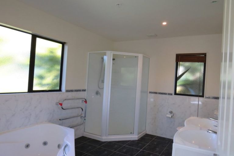Photo of property in 15 Lanyon Place, Whitby, Porirua, 5024