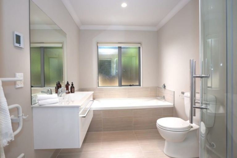 Photo of property in 16 Brindle Way, Newlands, Wellington, 6037