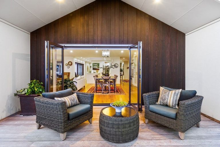 Photo of property in 1 Tupare Place, Highlands Park, New Plymouth, 4312