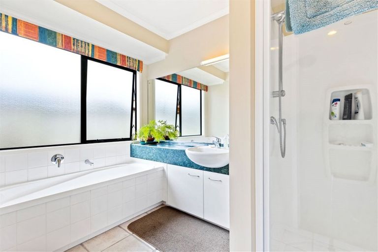 Photo of property in 58 Hillwell Drive, Henderson, Auckland, 0612