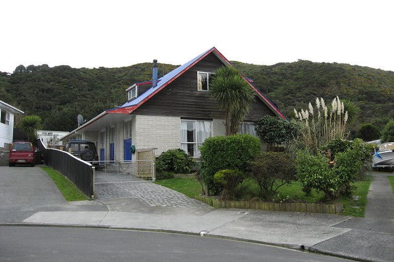Photo of property in 1/14 Kendal Grove, Wainuiomata, Lower Hutt, 5014