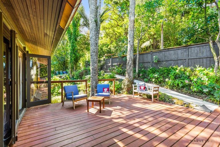 Photo of property in 10 Rangiwai Road, Titirangi, Auckland, 0604