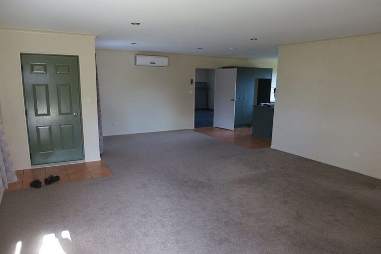 Photo of property in 70b Manuroa Road, Takanini, 2112