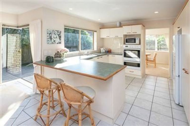 Photo of property in 16 Nad Place, East Tamaki Heights, Auckland, 2016