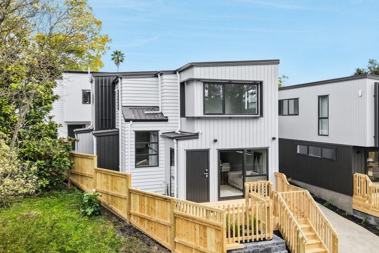 Photo of property in 23b Caribbean Drive, Unsworth Heights, Auckland, 0632
