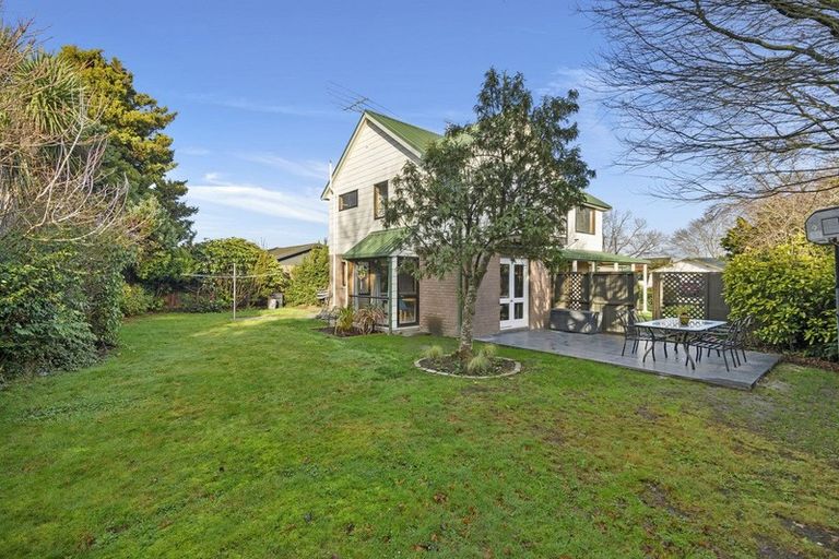 Photo of property in 32 Connemara Drive, Northwood, Christchurch, 8051