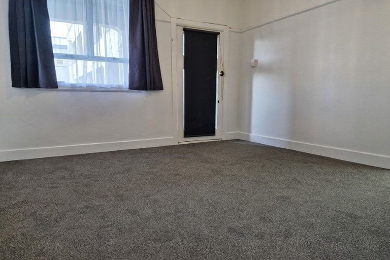 Photo of property in Devonport Apartments, 39/127 Saint Aubyn Street, New Plymouth, 4310