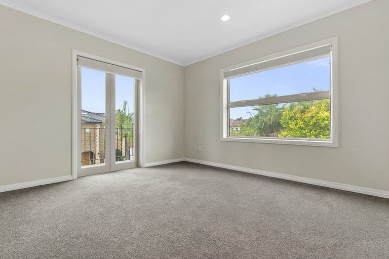 Photo of property in 6a Mansion Court, West Harbour, Auckland, 0618
