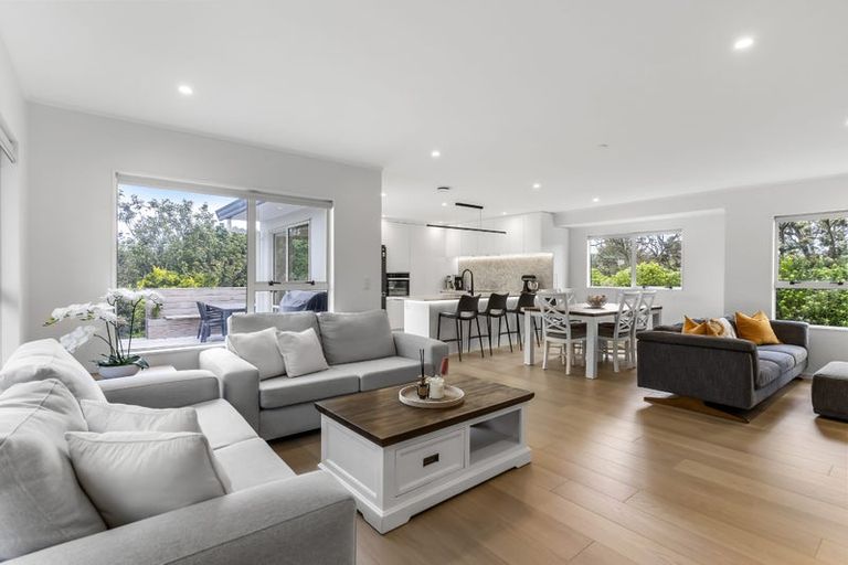 Photo of property in 10 Owl Court, Unsworth Heights, Auckland, 0632