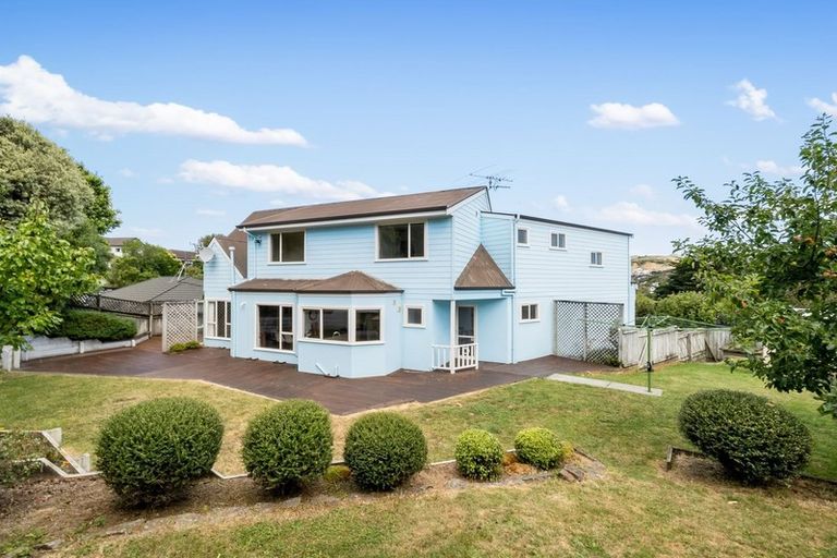 Photo of property in 24 Saunders Close, Whitby, Porirua, 5024