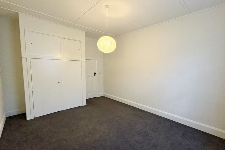 Photo of property in 123 Onepu Road, Lyall Bay, Wellington, 6022