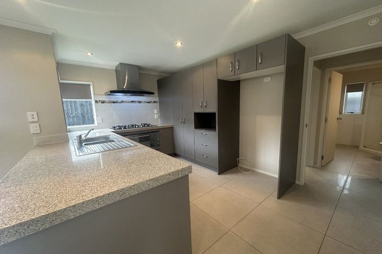 Photo of property in 4 Lorenzo Way, Flat Bush, Auckland, 2016