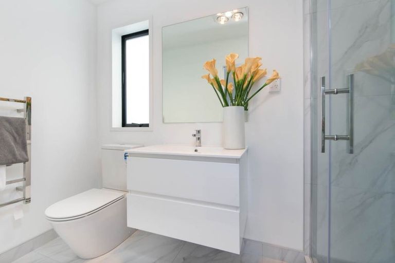 Photo of property in 2/85 Royal View Road, Te Atatu South, Auckland, 0610