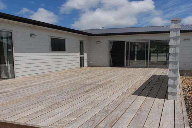 Photo of property in 9 Sandspit Road, Waiuku, 2123