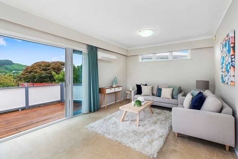 Photo of property in 6 Larsen Crescent, Tawa, Wellington, 5028