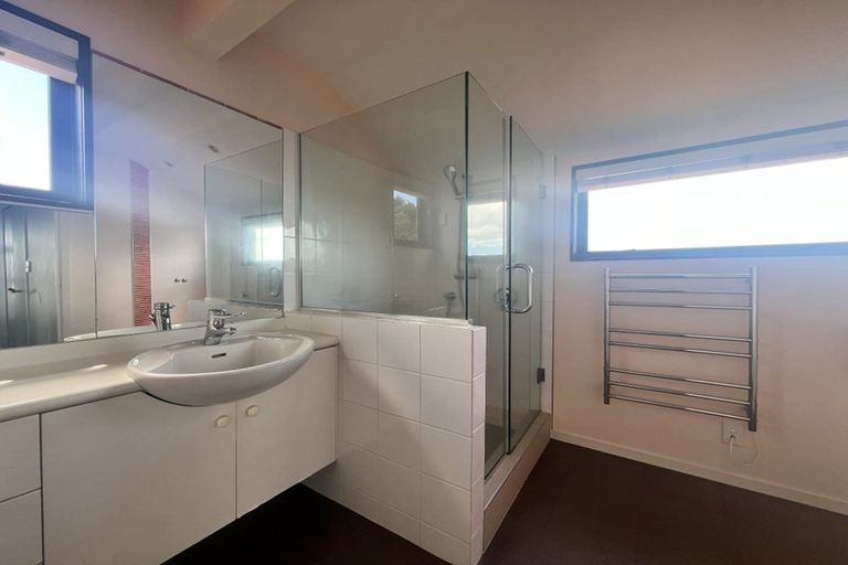 Photo of property in 23d Stanley Point Road, Stanley Point, Auckland, 0624