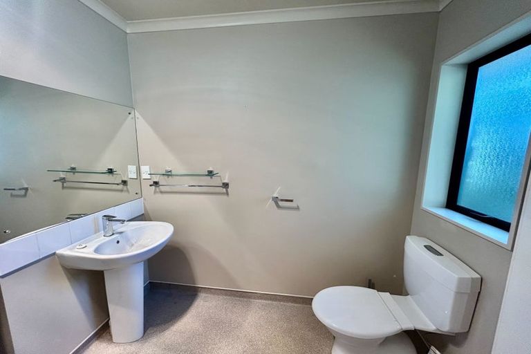 Photo of property in 16 Pitoitoi Avenue, Greenhithe, Auckland, 0632