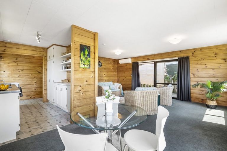 Photo of property in 1/8 Camilla Grove, Totara Vale, Auckland, 0629