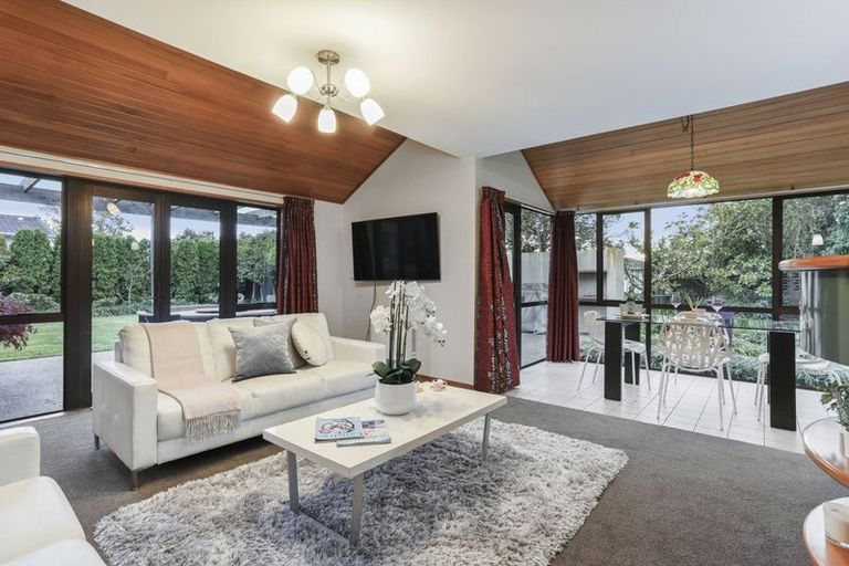 Photo of property in 5 Abbotts Place, Avonhead, Christchurch, 8042