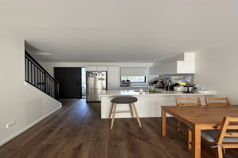 Photo of property in 10 Rara Lane, Manukau, Auckland, 2104