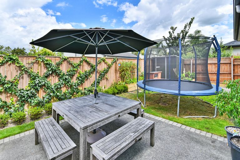 Photo of property in 6 Cornwall Place, Karaka, Papakura, 2113