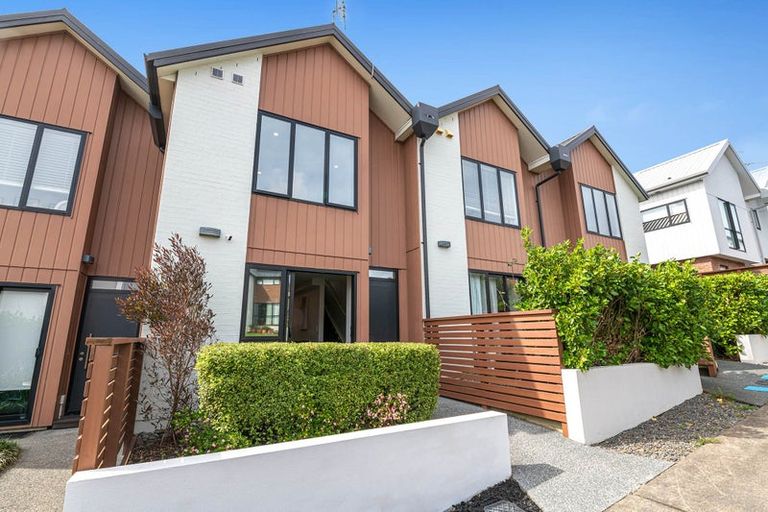 Photo of property in 4 Orca Drive, Stanmore Bay, Whangaparaoa, 0932