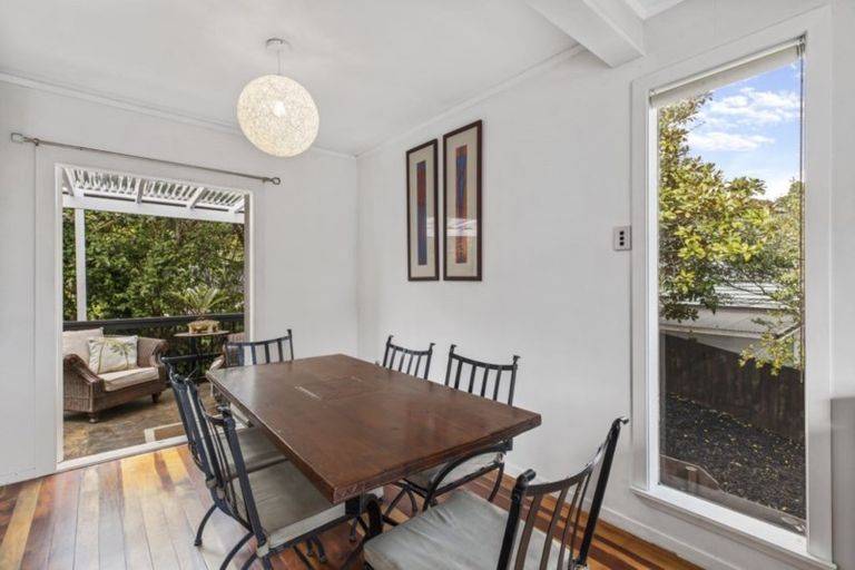 Photo of property in 18 Rimutaka Place, Titirangi, Auckland, 0604