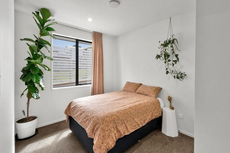 Photo of property in 1a Mount View Place, Spotswood, New Plymouth, 4310