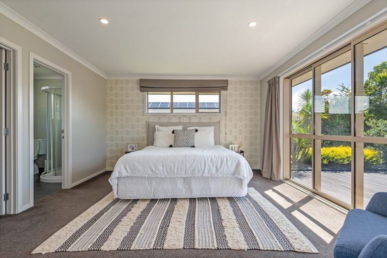 Photo of property in 5 Galea Grove, Kelvin Grove, Palmerston North, 4414