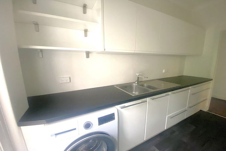 Photo of property in Fountain Court, 48u3 Oriental Parade, Oriental Bay, Wellington, 6011