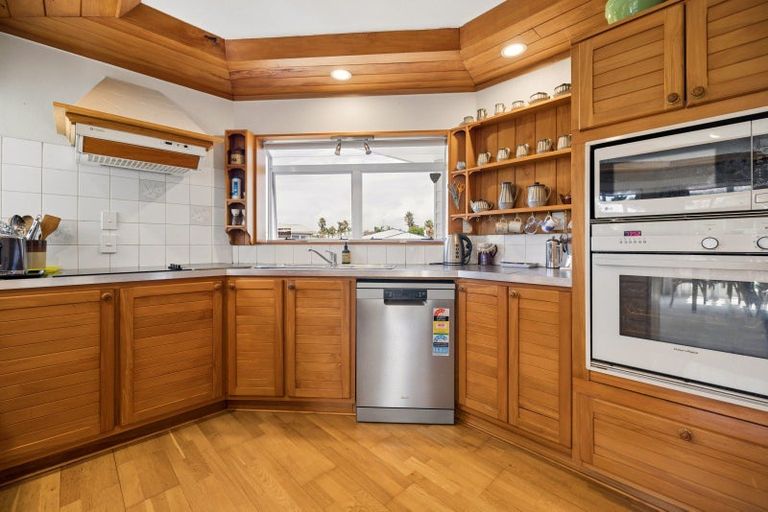 Photo of property in 6 Lillian Place, Orewa, 0931
