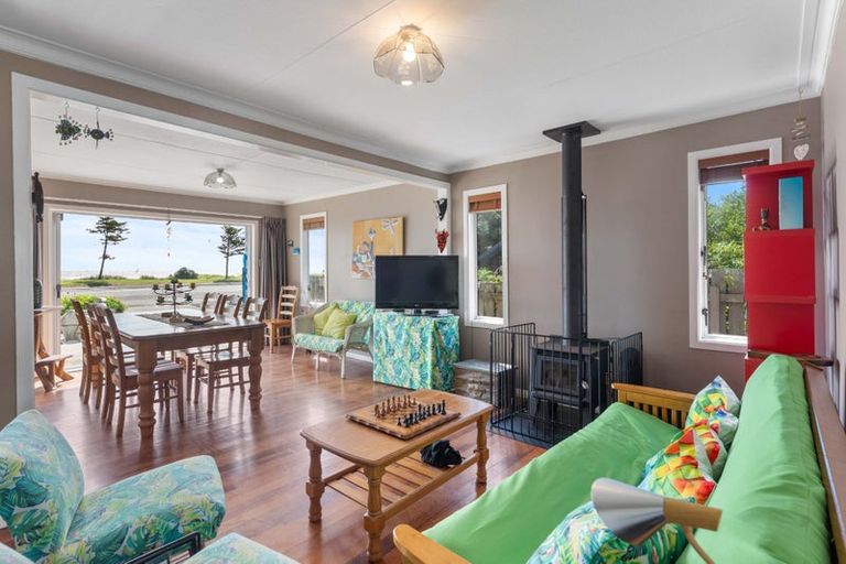Photo of property in 66a Marine Parade, Otaki Beach, Otaki, 5512