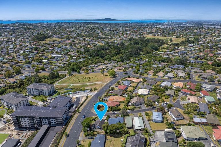 Photo of property in 1/1 Tern Place, Unsworth Heights, Auckland, 0632