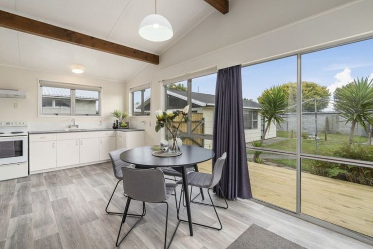Photo of property in 41 Somerset Crescent, Highbury, Palmerston North, 4412
