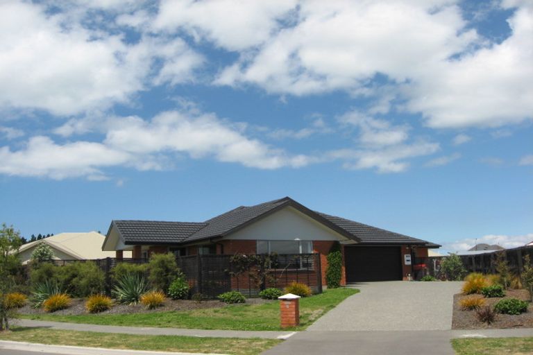 Photo of property in 7 Linkwater Way, Parklands, Christchurch, 8083