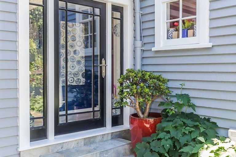 Photo of property in 60 Simla Crescent, Khandallah, Wellington, 6035